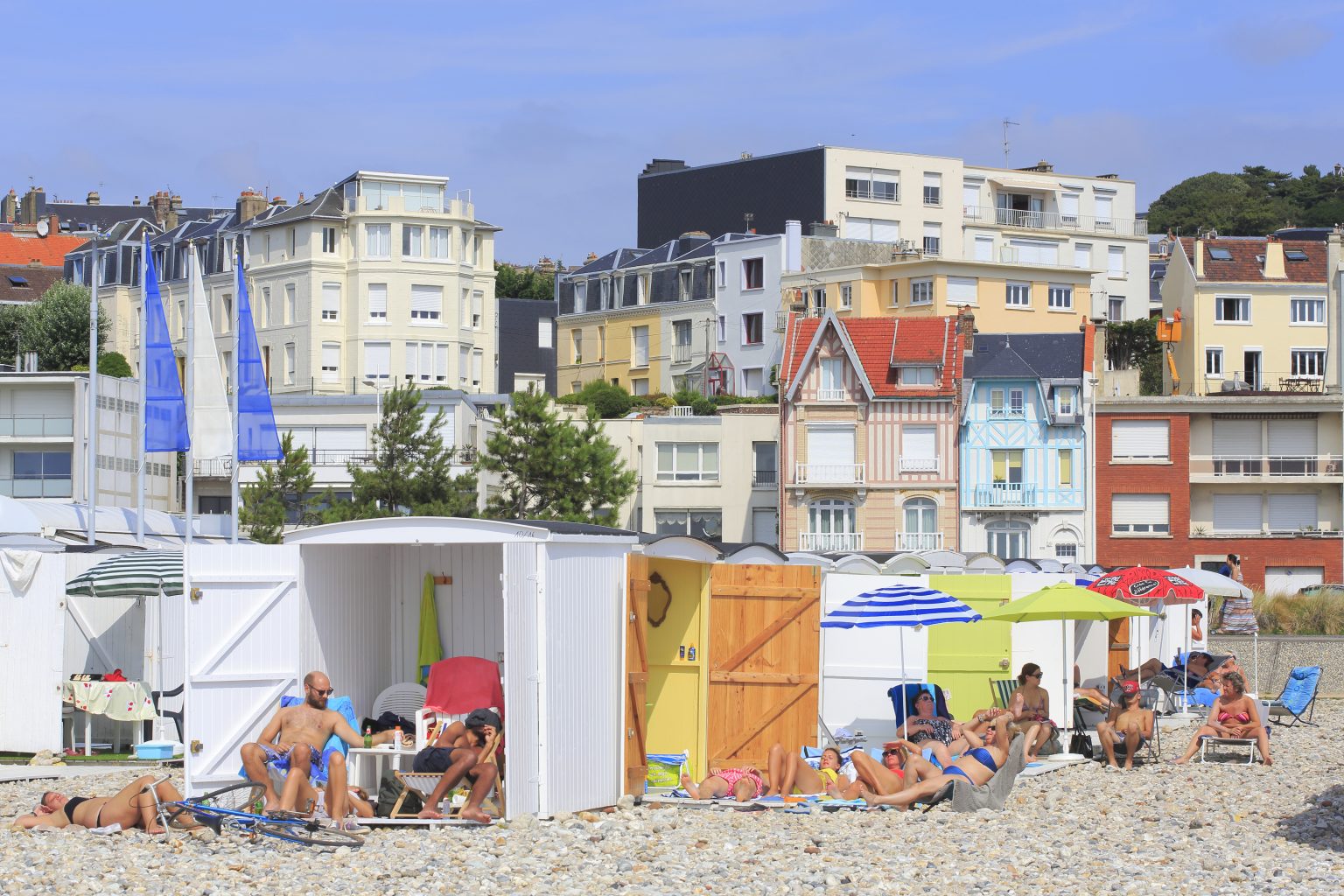 Cabanes détente sur la plage du Havre