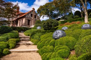 Le Jardin des Emotions, et la villa Roxelane dans les Jardins d'Etretat
