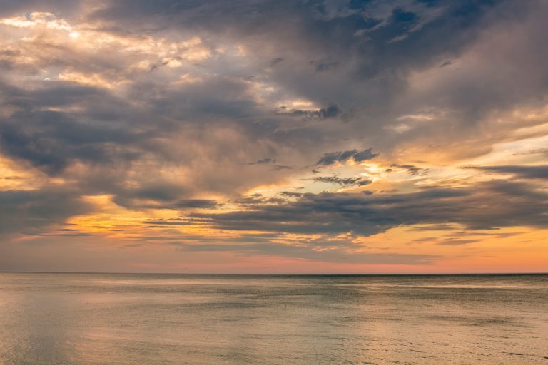 Coucher de soleil sur la mer au Havre