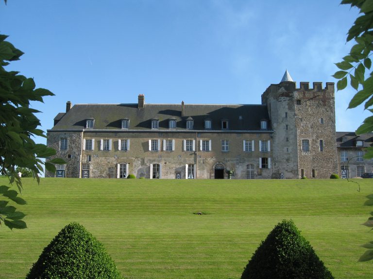 Le château d'Orcher à Gonfreville l'Orcher, vu du parc