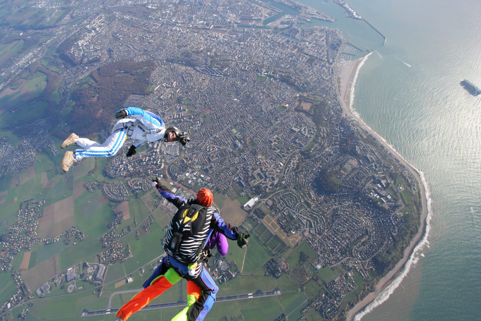 Saut en parachute avec reportage super V.I.P. • Tandemotion