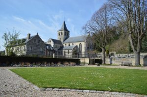 Extérieurs de jour de l'abbaye de Graville