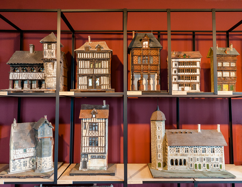 La collection de maquettes de maisons et édifices de l'abbaye de Graville