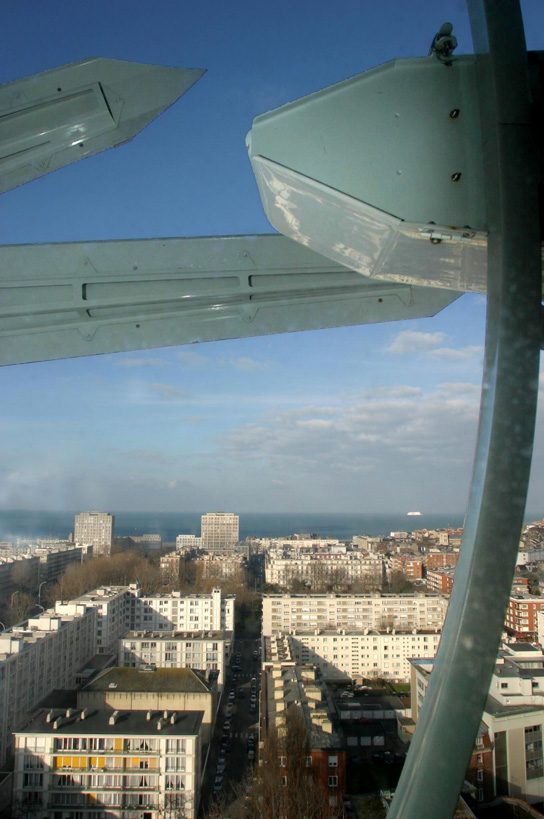 Vue sur la mer du haut de la tour de l'Hôtel de Ville