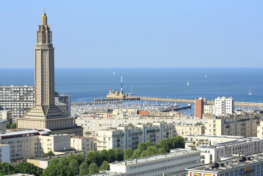 Vue sur l'église Saint-Joseph et le port de plaisance depuis la tour de l'Hôtel de Ville du Havre