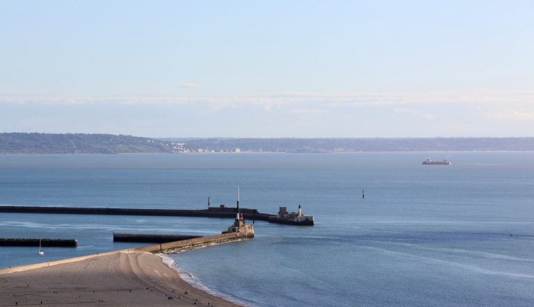 Les digues Nord et Sud du port du Havre