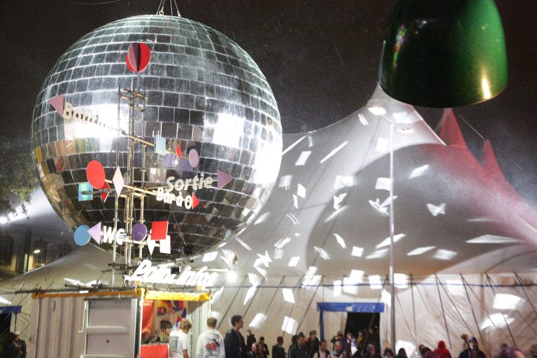 La boule à facettes du Ouest Park Festival