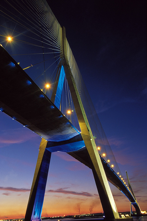 Le pont de Normandie de nuit EN