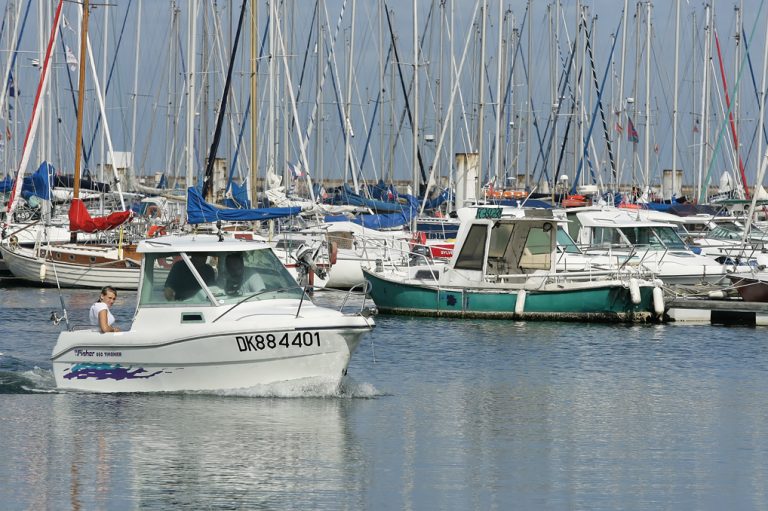 Sortie en bateau sous le soleil