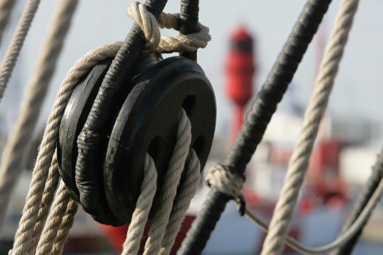 Poulie et cordage d'un bateau de la Transat Jacques Vabre