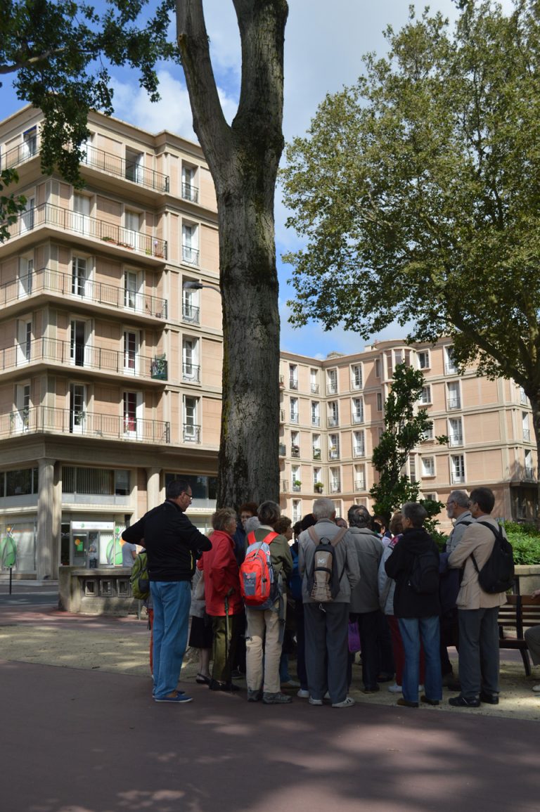 Groupe en visite au square Saint-Roch du Havre