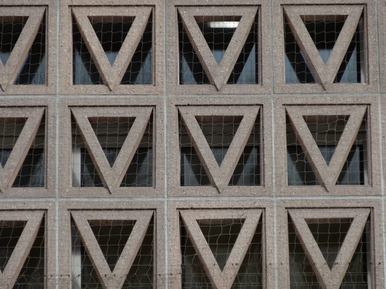 Zoom sur détails architeturaux béton Le Havre