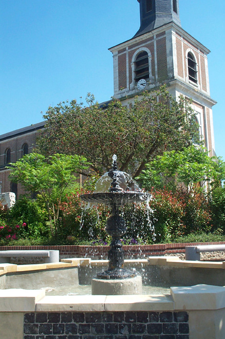 La fontaine et l'église de Saint-Romain-de-Colbosc