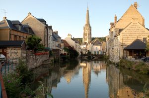 La commune d'Harfleur, traversée par la Lézarde, où se tient la Fête de la Scie