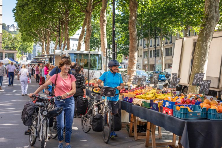 Vélocyclistes sur les marchés du Havre