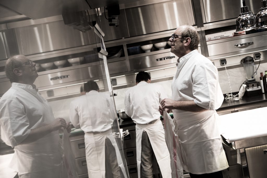 Jean Luc Tartarin dans les cuisines de son restaurant au Havre