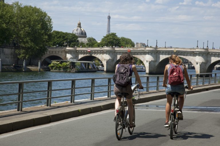 Velocyclistes bords de Seine Paris