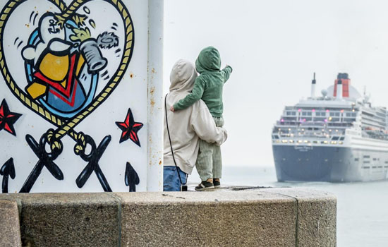 Queen Mary II sortant de l'avant-port, Le Havre
