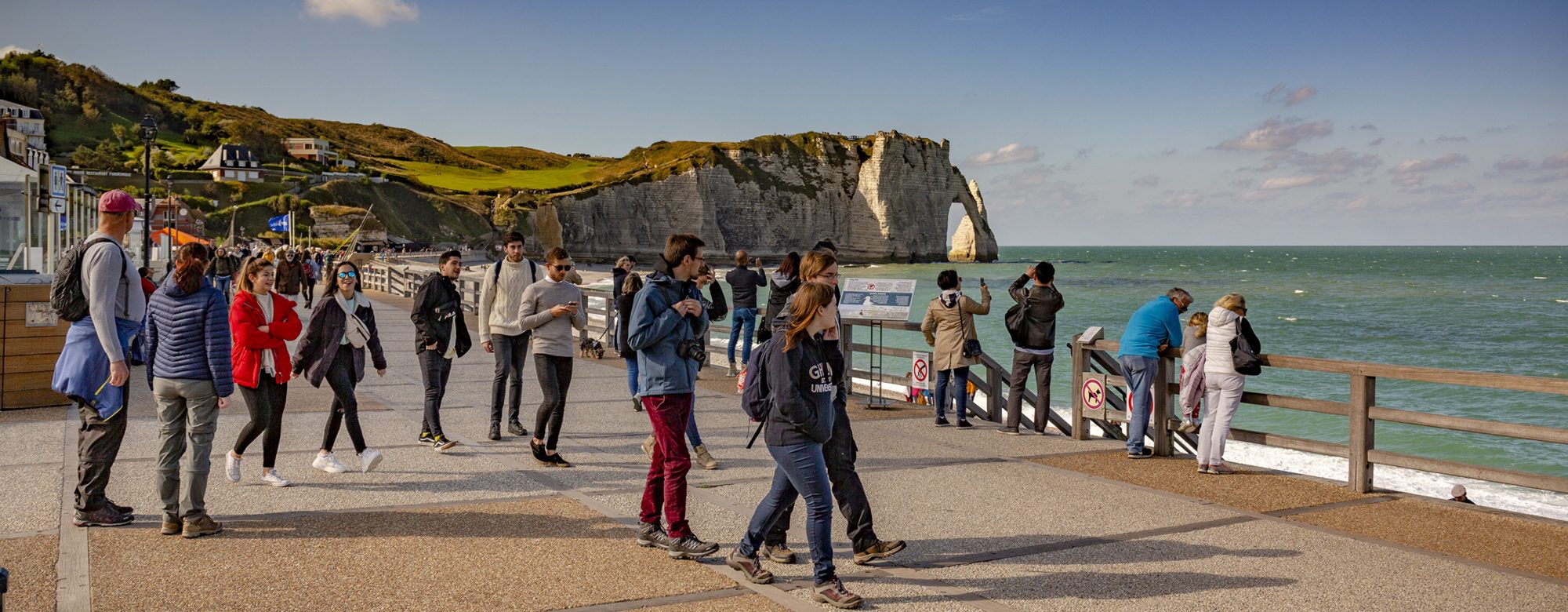 Falaise Aval Etretat touristes