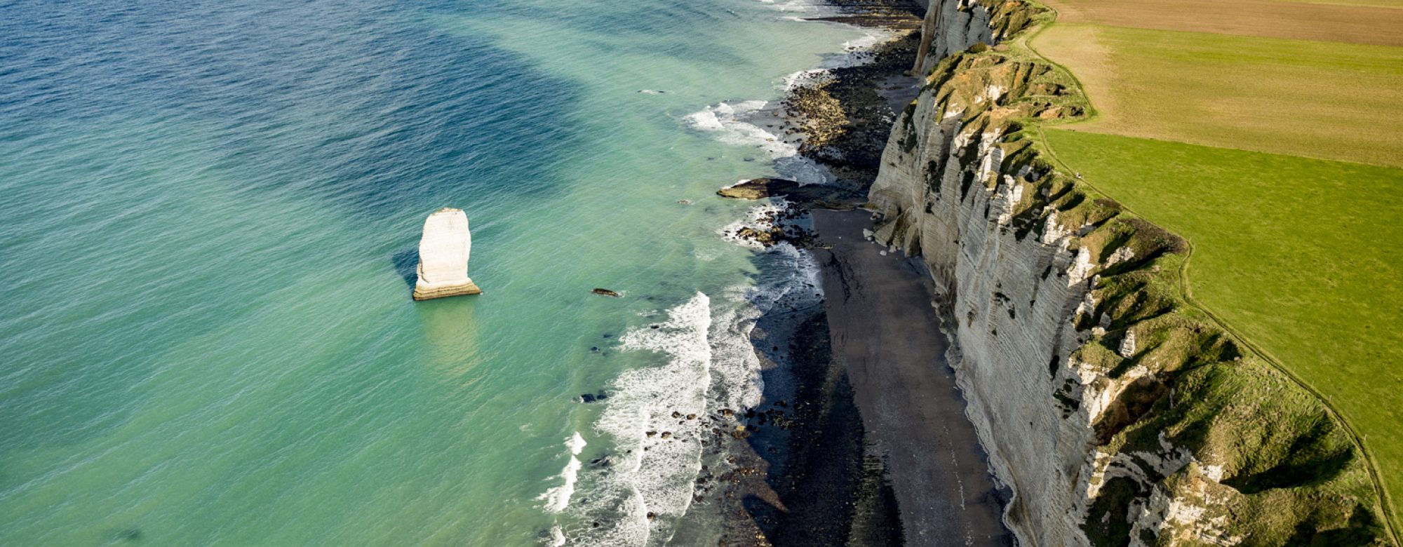 L'Aiguille de Belval, située plus en amont du village d'Etretat