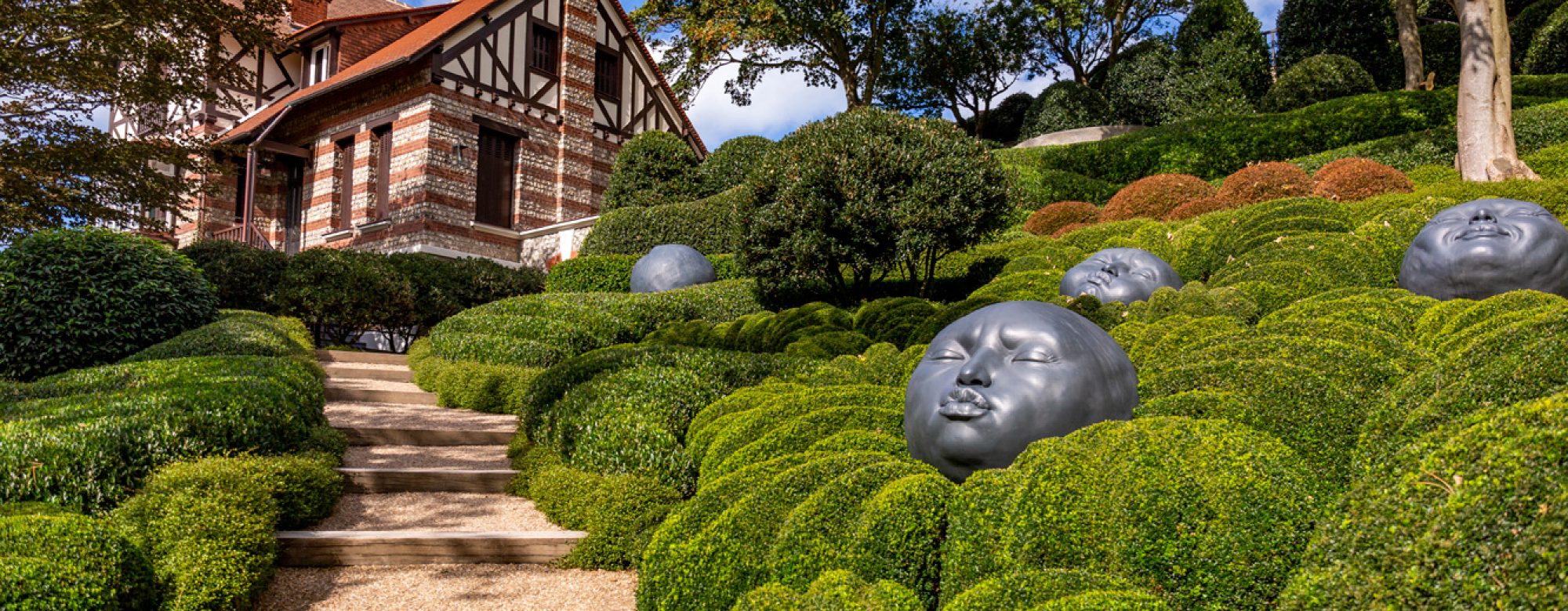 Le Jardin des Emotions, et la villa Roxelane dans les Jardins d'Etretat