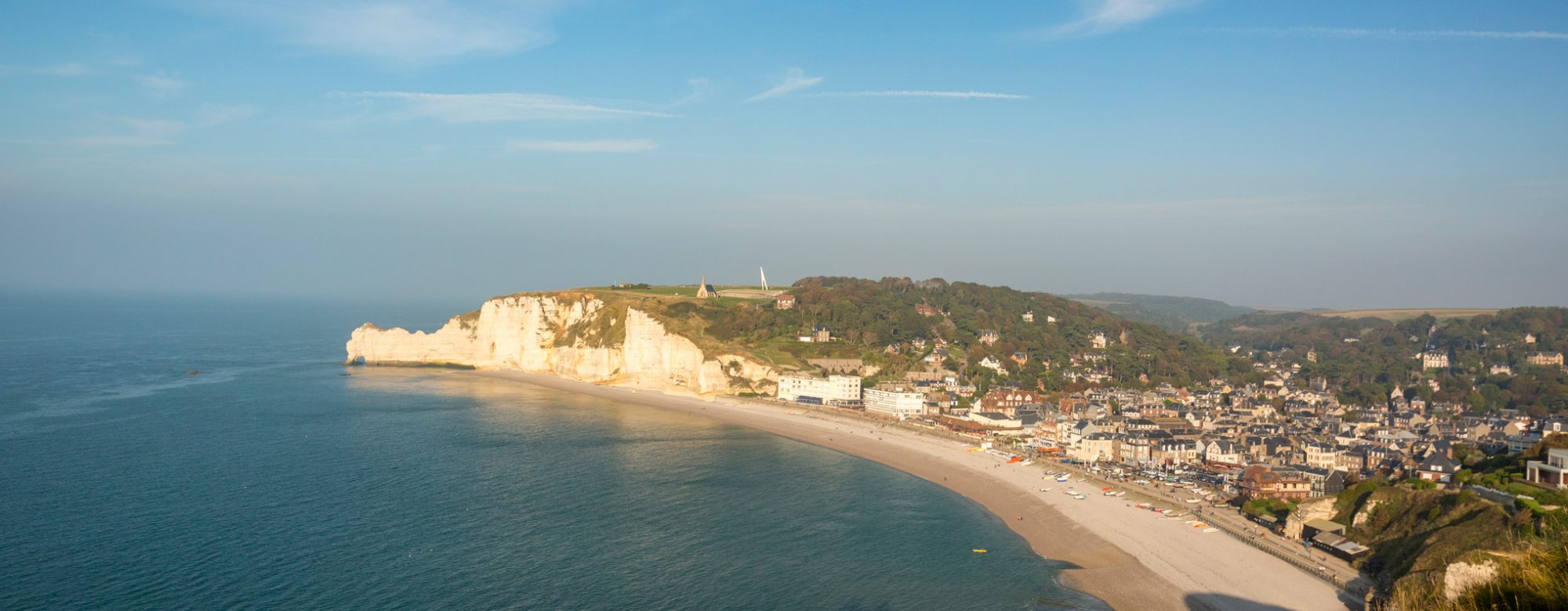 Panorama du village et de la falaise d'Amont