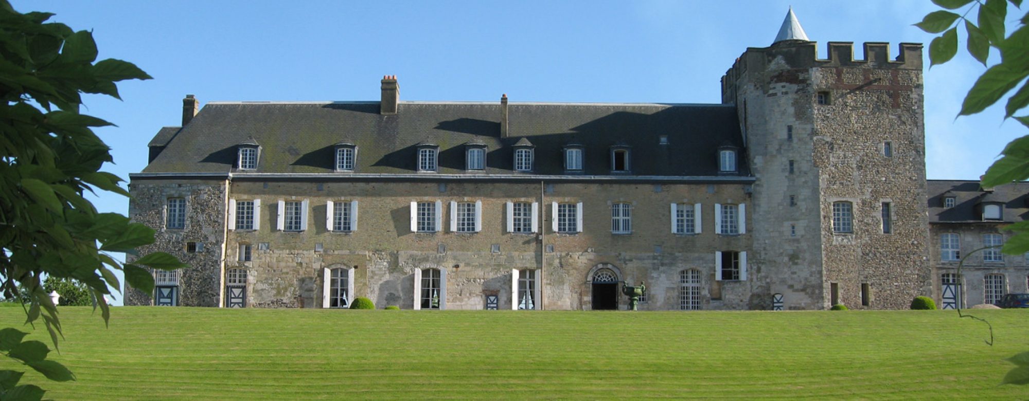 Le château d'Orcher à Gonfreville l'Orcher, vu du parc