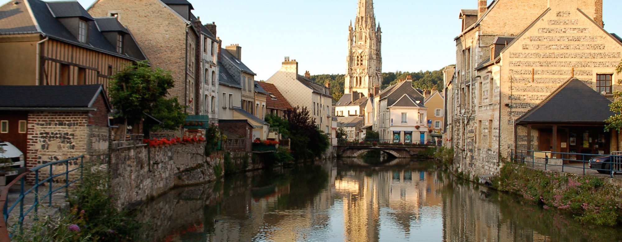 La commune d'Harfleur, traversée par la Lézarde, où se tient la Fête de la Scie