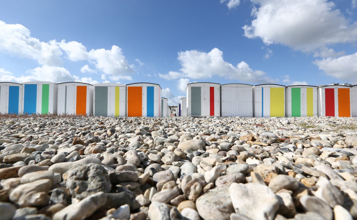 Les cabanes de plage colorées par Karel Martens