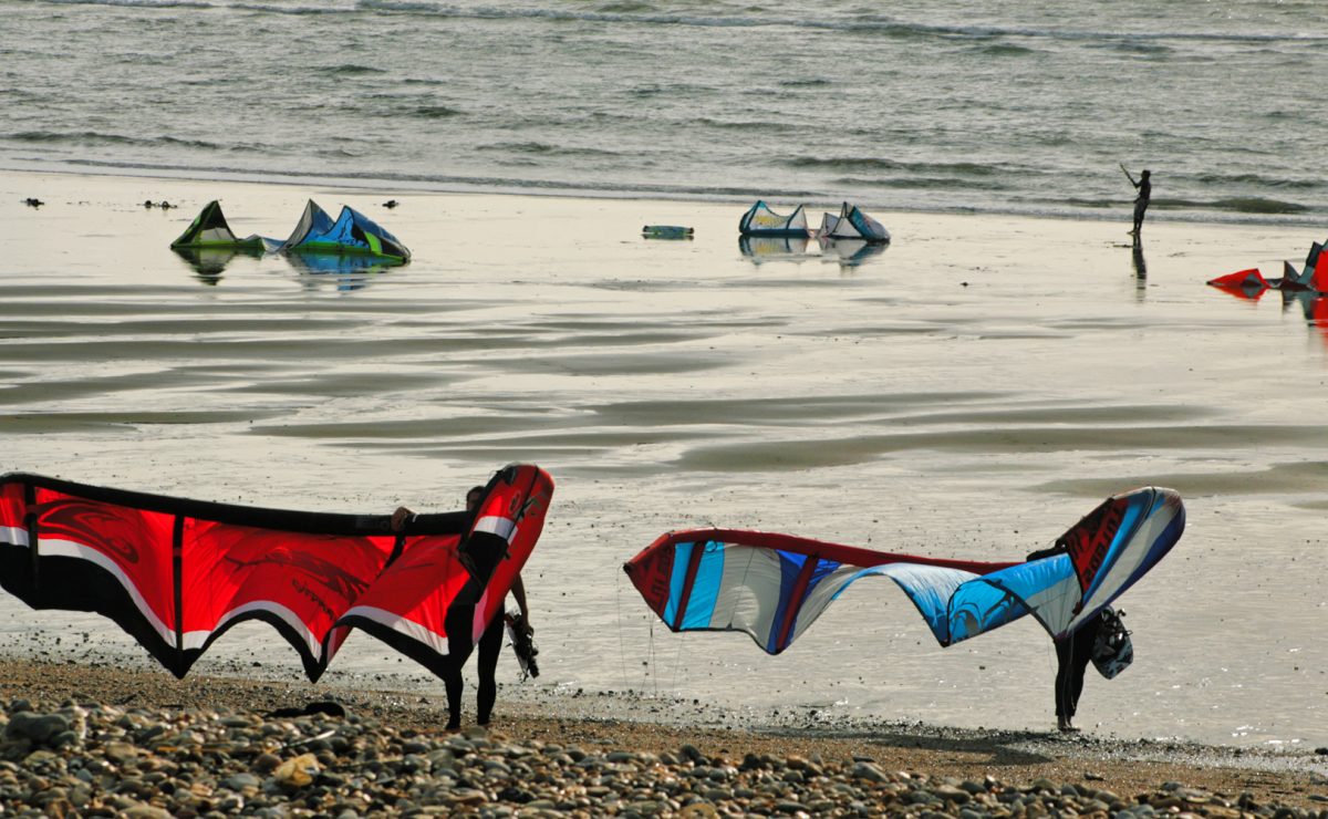 Kite surfers sur la plage du Havre