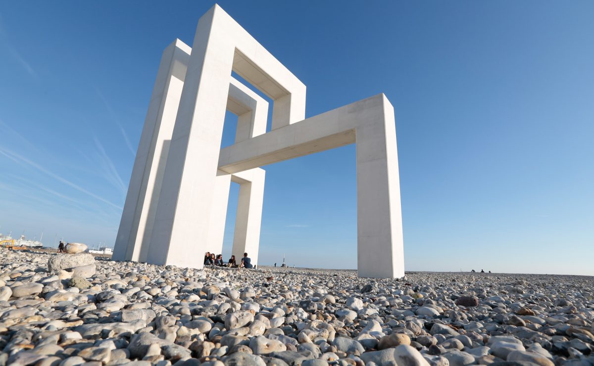 La structure UP#3 de Lang et Baumann sur la plage La structure UP#3 de Lang et Baumann sur la plage