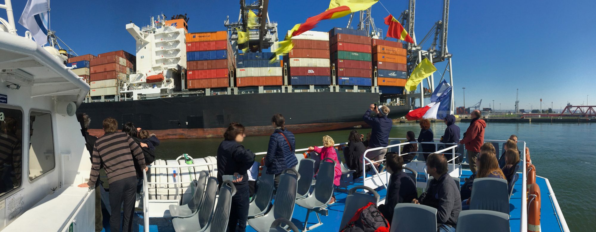 Visite du port du Havre en bateau près des porte conteneurs