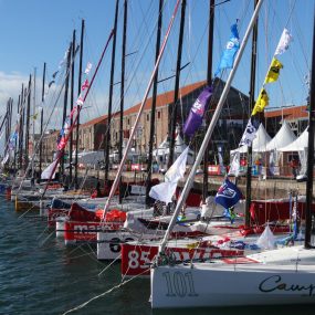 Vue rapprochée des voiliers de la Transat Jacques Vabre devant les Docks Vauban