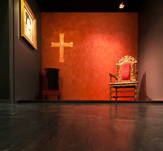 Chaise religieuse à l'intérieur de l'abbaye de Montivilliers