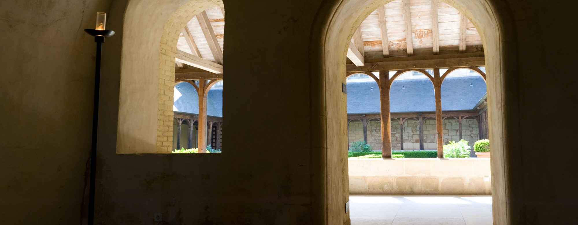 Accès au cloître de l'abbaye de Montivilliers