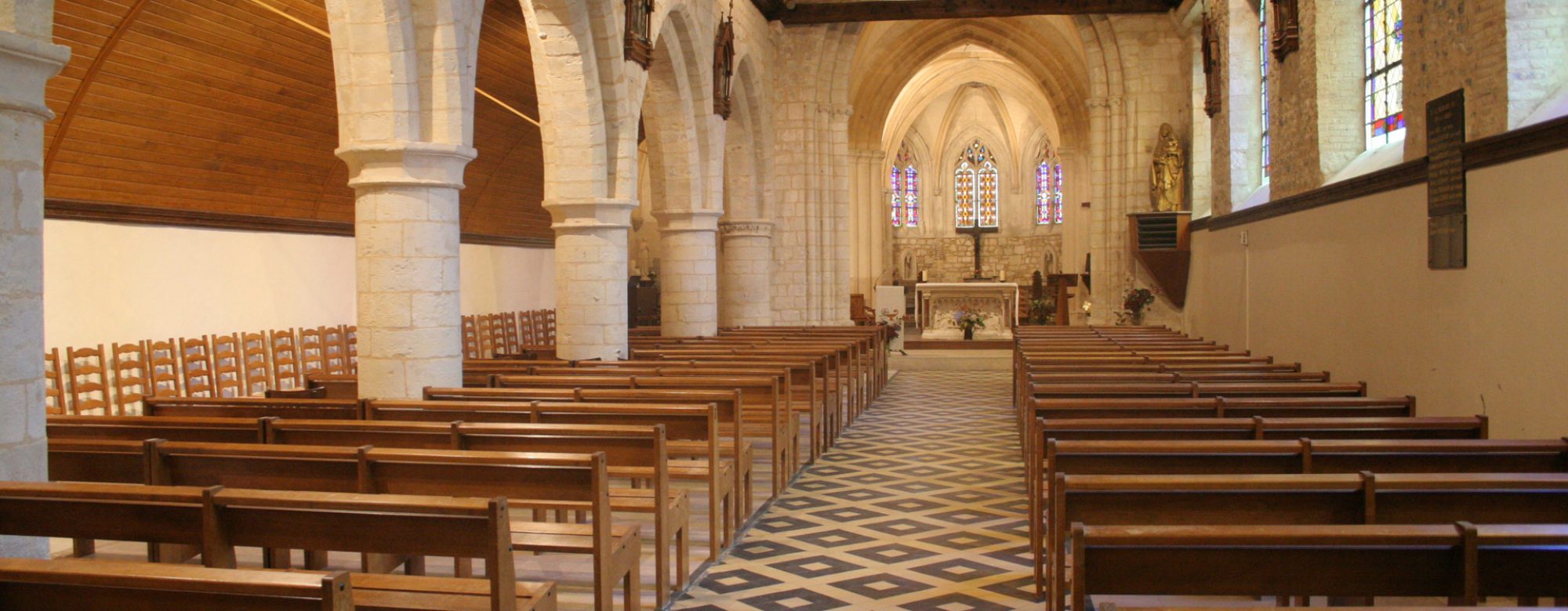 Intérieur de l'église Saint-Martin d'Octeville-sur-Mer